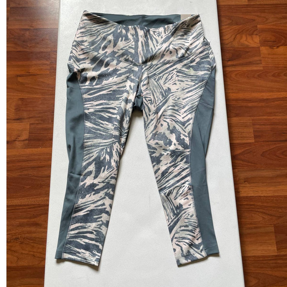 NWT Adidas x Zoe Saldana 7/8 Length High Rise Leggings, Size 3X 🗣LAST CHANCE🗣 - Picture 2 of 3